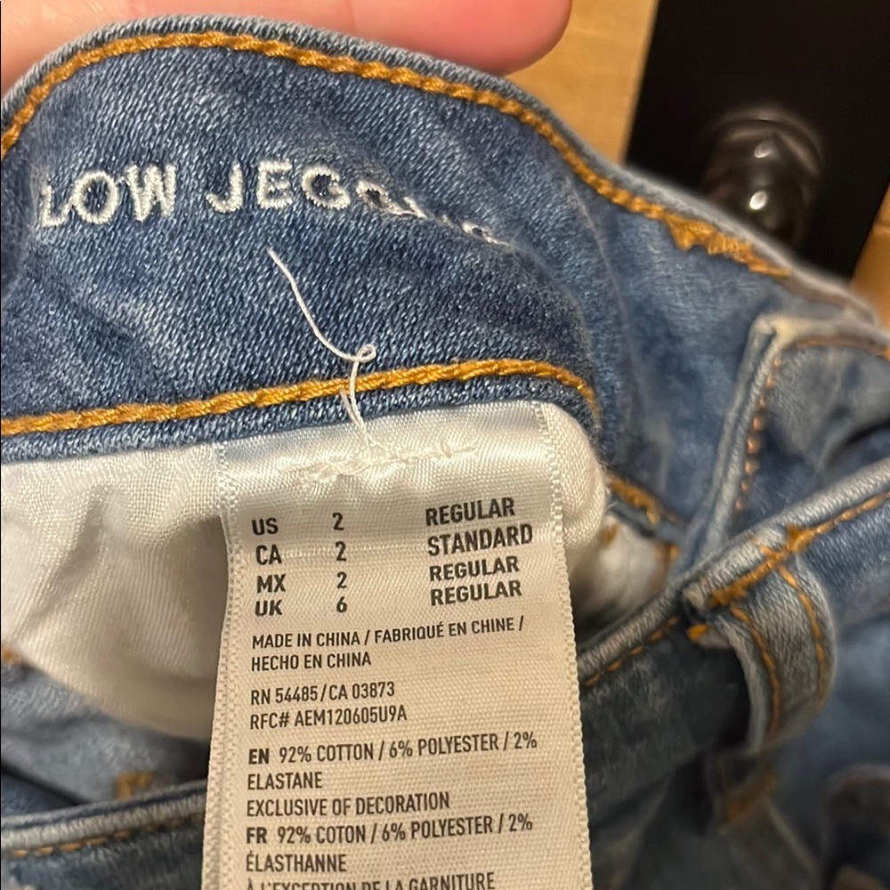 American Eagle Outfitters Ripped Light Blue Cropped Jeans - Picture 6 of 8